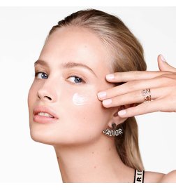 Capture Totale - Reichhaltige Anti-Aging-Creme - intensive Ernährung und Reparatur Capture Totale - Reichhaltige Anti-Aging-Creme - intensive Ernährung und Reparatur